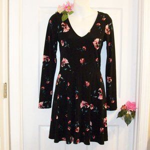 AEROPOSTALE Sz M Rear Lace Up Dress Black Floral Prnt Long Sleeve Knee Length